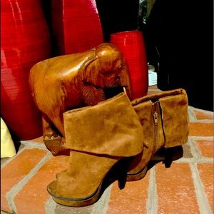 Platform peep toe bootie